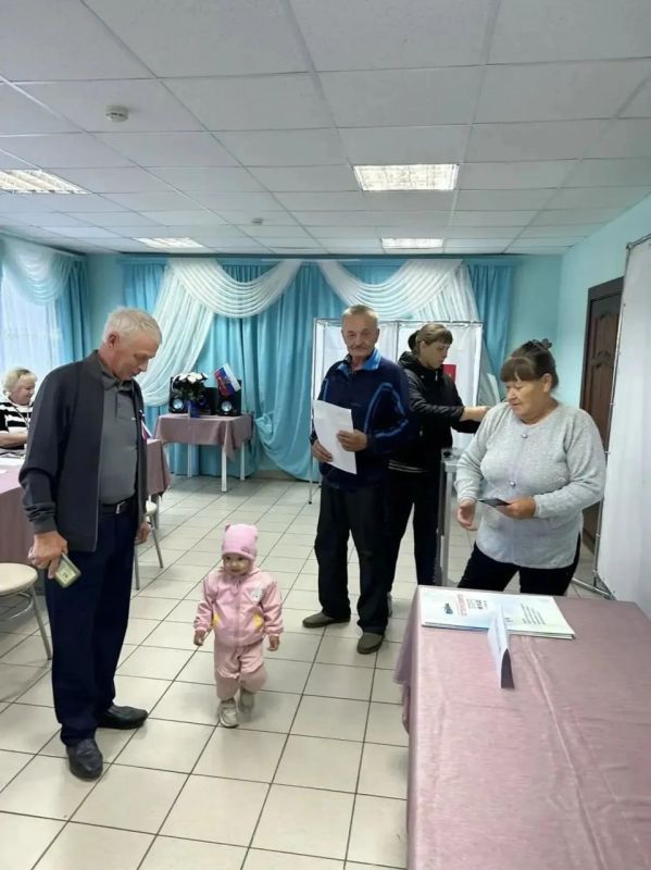 В Армизонском округе в дни голосования жители активно идут на избирательные участки