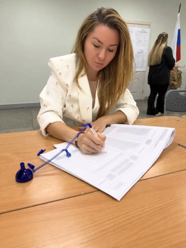Создательница «Мануфактуры шоколада Дарьи Егоровой» в Тобольске пришла на выборы вместе с дочкой Создательница «Мануфактуры шоколада Дарьи Егоровой» в Тобольске пришла на выборы вместе с дочкой