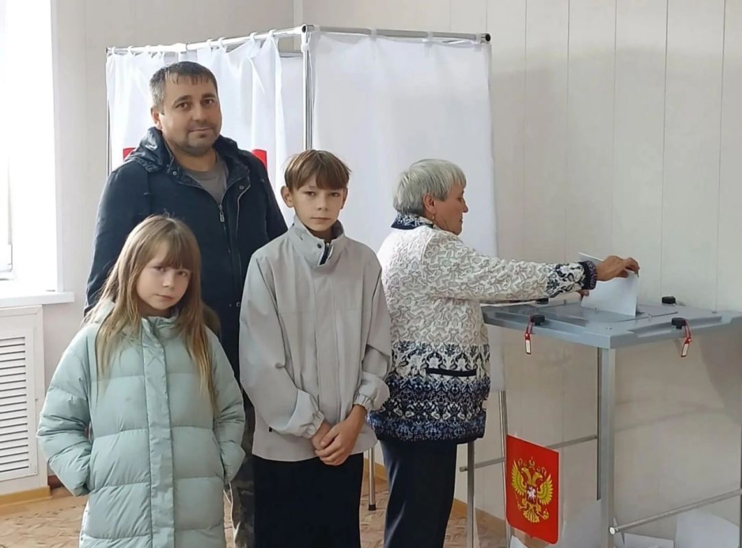 В Армизонском округе в дни голосования жители активно идут на избирательные участки В Армизонском округе в дни голосования жители активно идут на избирательные участки