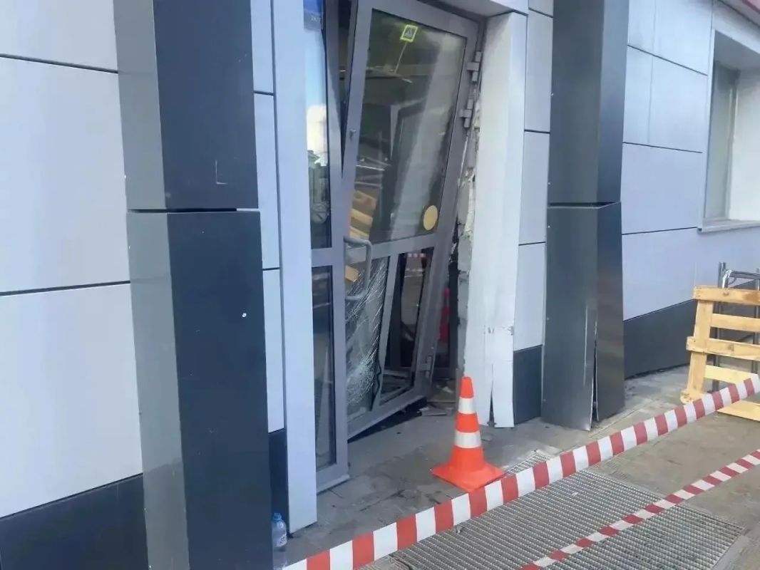 В Тюмени на улице Урицкого, 22, произошло ДТП с пострадавшими В Тюмени на улице Урицкого, 22, произошло ДТП с пострадавшими