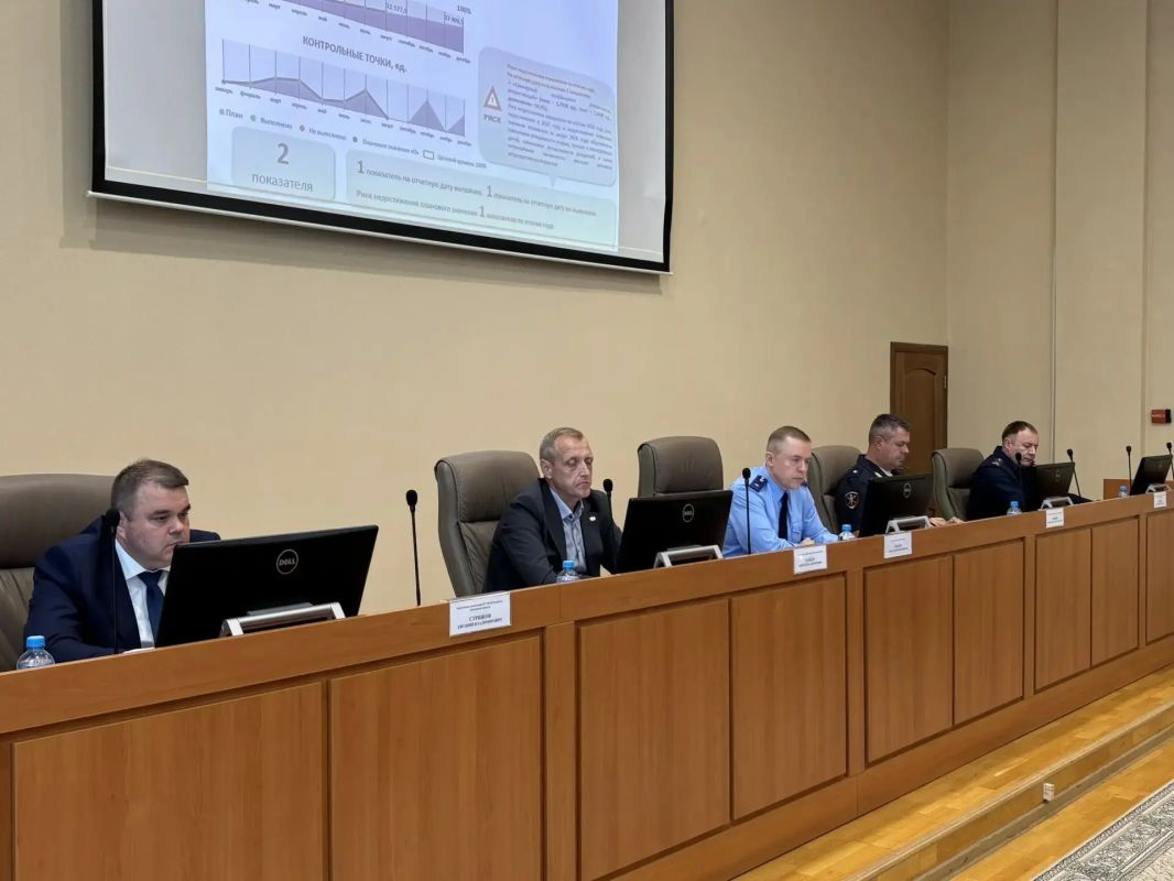 Сегодня под председательством прокурора Тюменской области Александра Попова состоялось заседание межведомственной рабочей группы, на котором рассмотрены вопросы исполнения уполномоченными органами власти мероприятий... Сегодня под председательством прокурора Тюменской области Александра Попова состоялось заседание межведомственной рабочей группы, на котором рассмотрены вопросы исполнения уполномоченными органами власти мероприятий...
