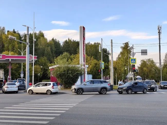 Пока одни шутят, другие бензин ищут: мы рассказываем, где его можно отыскать!