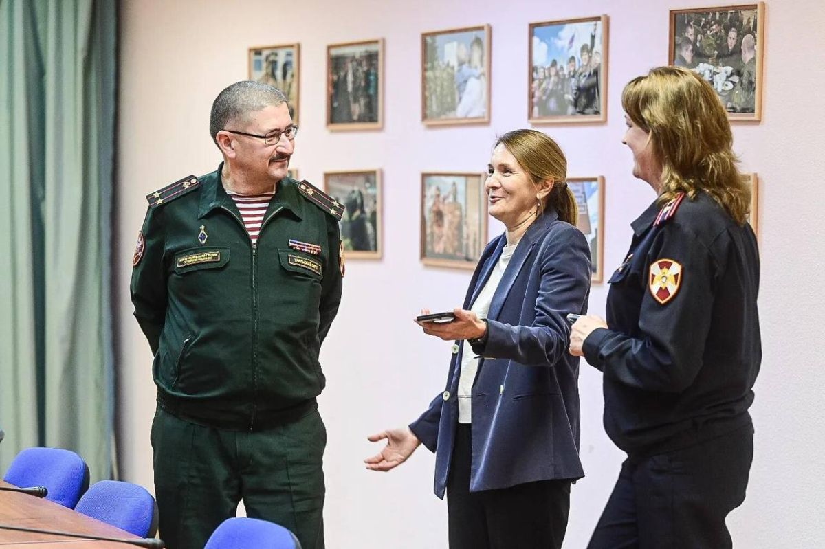 Помощник командующего Уральским ордена Жукова округом Росгвардии по взаимодействию со СМИ Павел Бакланов прибыл в Тюмень с рабочим визитом Помощник командующего Уральским ордена Жукова округом Росгвардии по взаимодействию со СМИ Павел Бакланов прибыл в Тюмень с рабочим визитом