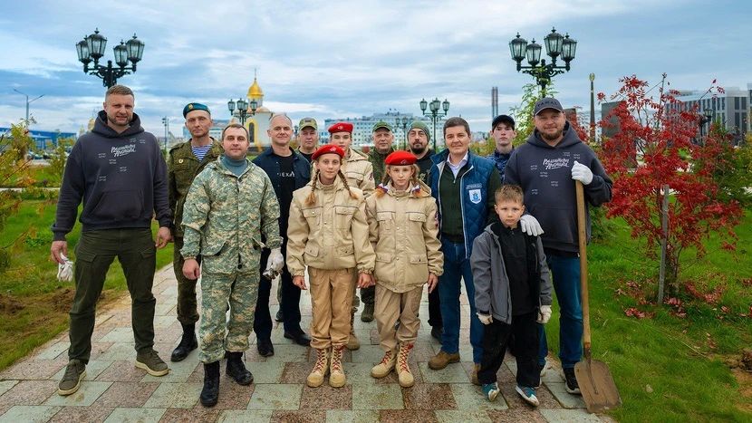 Губернатор Ямало-Ненецкого автономного округа Дмитрий Артюхов принял участие в международной акции «Сад памяти»