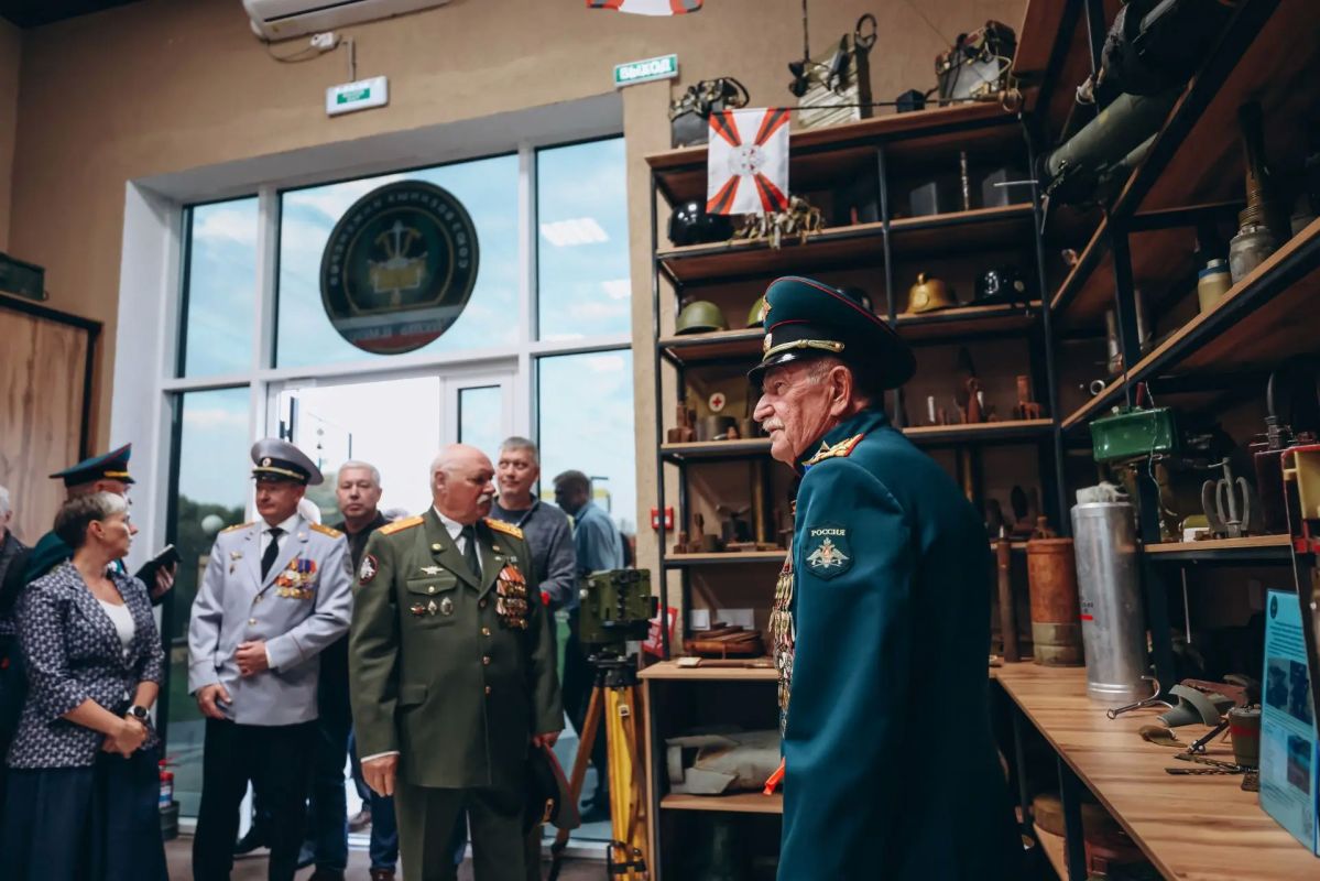 Максим Афанасьев: В сквере Кадетов открыты Центр воинской доблести «Связь поколений» и муниципальный центр гуманитарной помощи Максим Афанасьев: В сквере Кадетов открыты Центр воинской доблести «Связь поколений» и муниципальный центр гуманитарной помощи