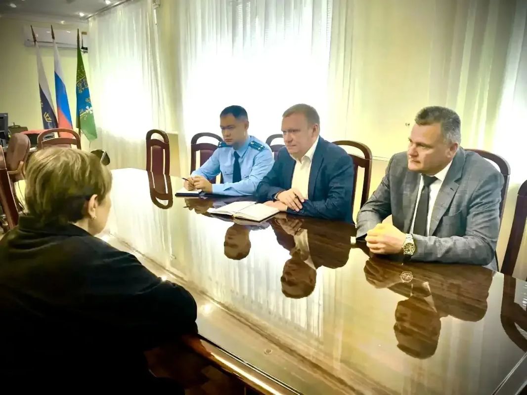 Прокурор Вагайского района Беркут Жантасов и Уполномоченный по защите прав предпринимателей в Тюменской области Павел Меньщиков провели совместный личный прием