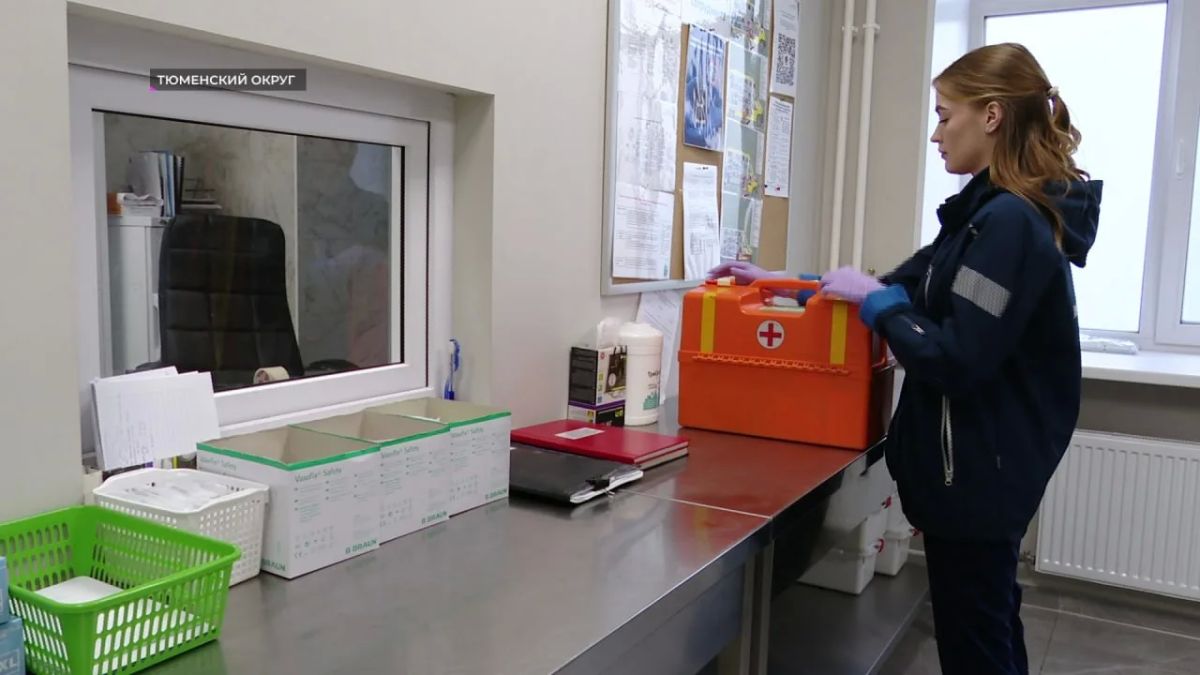Тюменский фельдшер приняла роды в машине скорой помощи Тюменский фельдшер приняла роды в машине скорой помощи