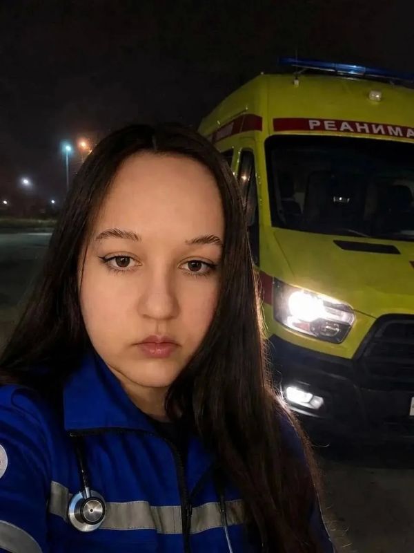 В Тюмени бригада скорой помощи приняла роды прямо в машине — мальчик появился на свет за несколько минут до того, как мама добралась до перинатального центра В Тюмени бригада скорой помощи приняла роды прямо в машине — мальчик появился на свет за несколько минут до того, как мама добралась до перинатального центра
