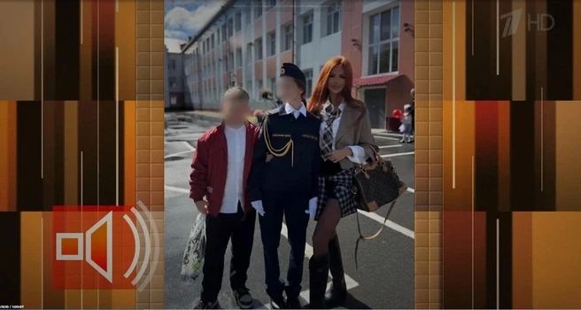 Надела мини в храм знаний: в эфире шоу "Пусть говорят" обсудили маму из Ишима, которая пришла на 1 сентября в короткой юбке Надела мини в храм знаний: в эфире шоу "Пусть говорят" обсудили маму из Ишима, которая пришла на 1 сентября в короткой юбке