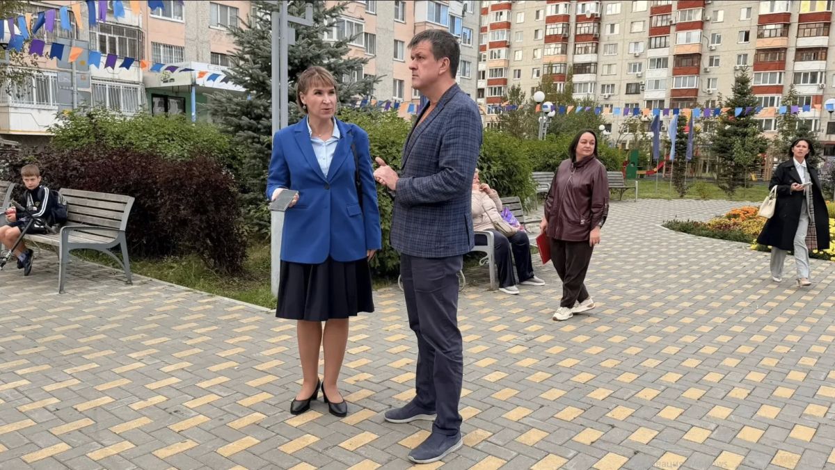 В Восточном административном округе Тюмени после планового ремонта открылся сквер Семейный, расположенный на пересечении улиц Широтной, 129 и Моторостроителей, 14 В Восточном административном округе Тюмени после планового ремонта открылся сквер Семейный, расположенный на пересечении улиц Широтной, 129 и Моторостроителей, 14