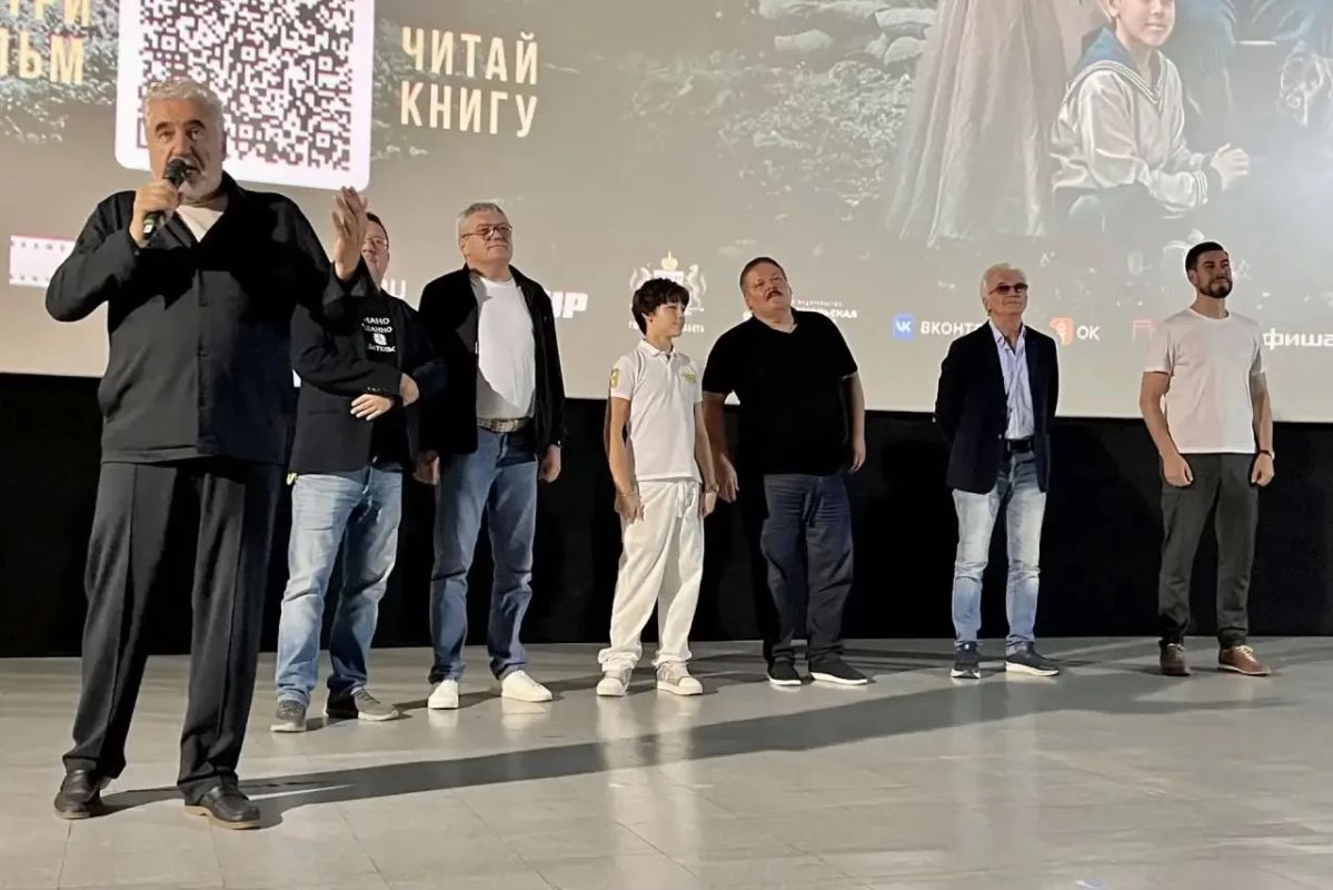 Сегодня фильм «Романовы: преданность и предательство» вышел на широкий экран. Тобольск – вместе со всей страной на премьере: аншлаг, билеты раскуплены Сегодня фильм «Романовы: преданность и предательство» вышел на широкий экран. Тобольск – вместе со всей страной на премьере: аншлаг, билеты раскуплены