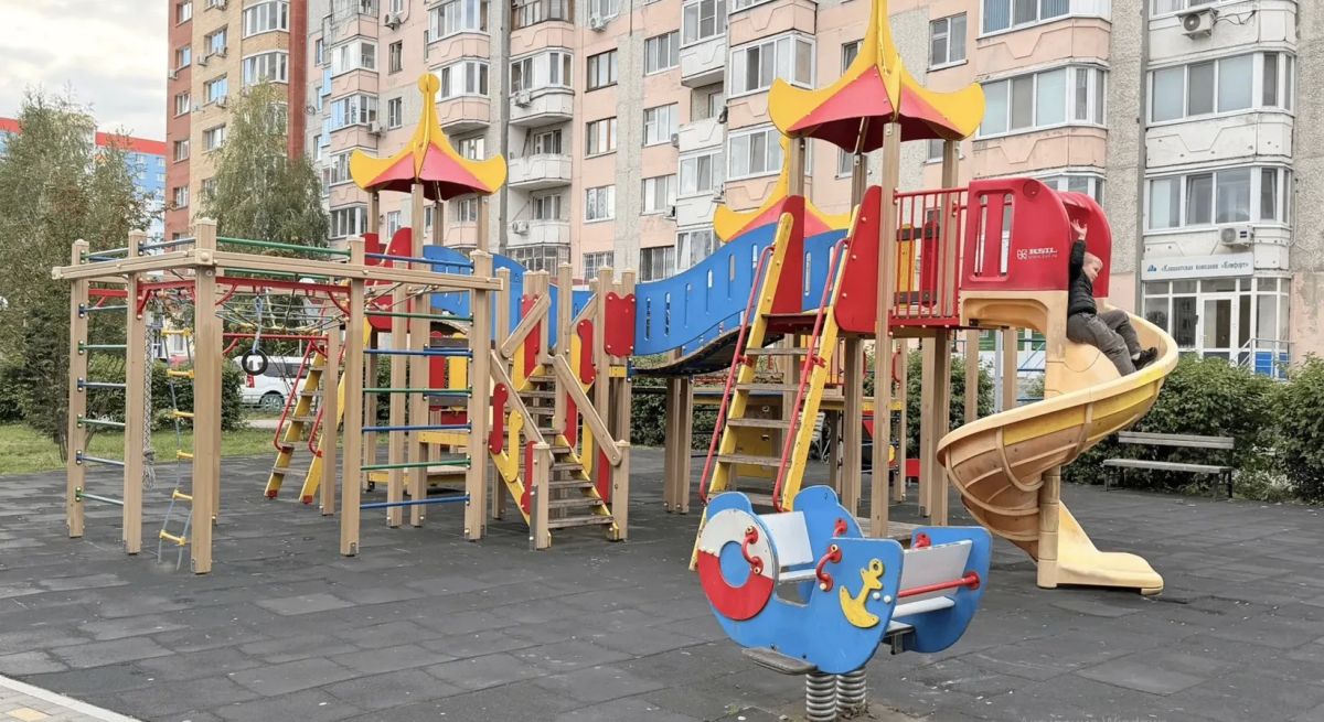 В Восточном административном округе Тюмени после планового ремонта открылся сквер Семейный, расположенный на пересечении улиц Широтной, 129 и Моторостроителей, 14 В Восточном административном округе Тюмени после планового ремонта открылся сквер Семейный, расположенный на пересечении улиц Широтной, 129 и Моторостроителей, 14