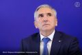 Губернатор Тюменской области Александр Моор решил передать мандат в Тюменской областной думе, который достался ему в результате распределения мест между списками кандидатов от пяти партий по единому округу, другому партийцу...