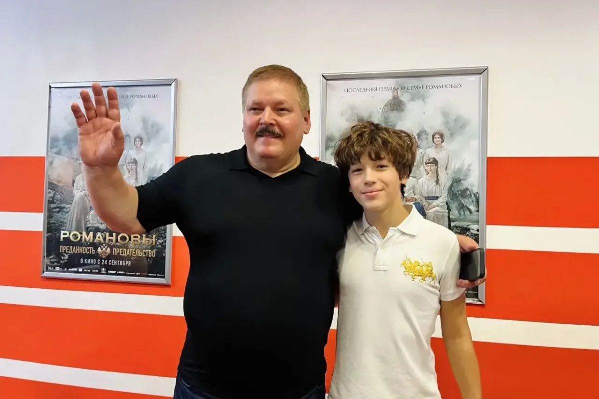 Сегодня фильм «Романовы: преданность и предательство» вышел на широкий экран. Тобольск – вместе со всей страной на премьере: аншлаг, билеты раскуплены Сегодня фильм «Романовы: преданность и предательство» вышел на широкий экран. Тобольск – вместе со всей страной на премьере: аншлаг, билеты раскуплены