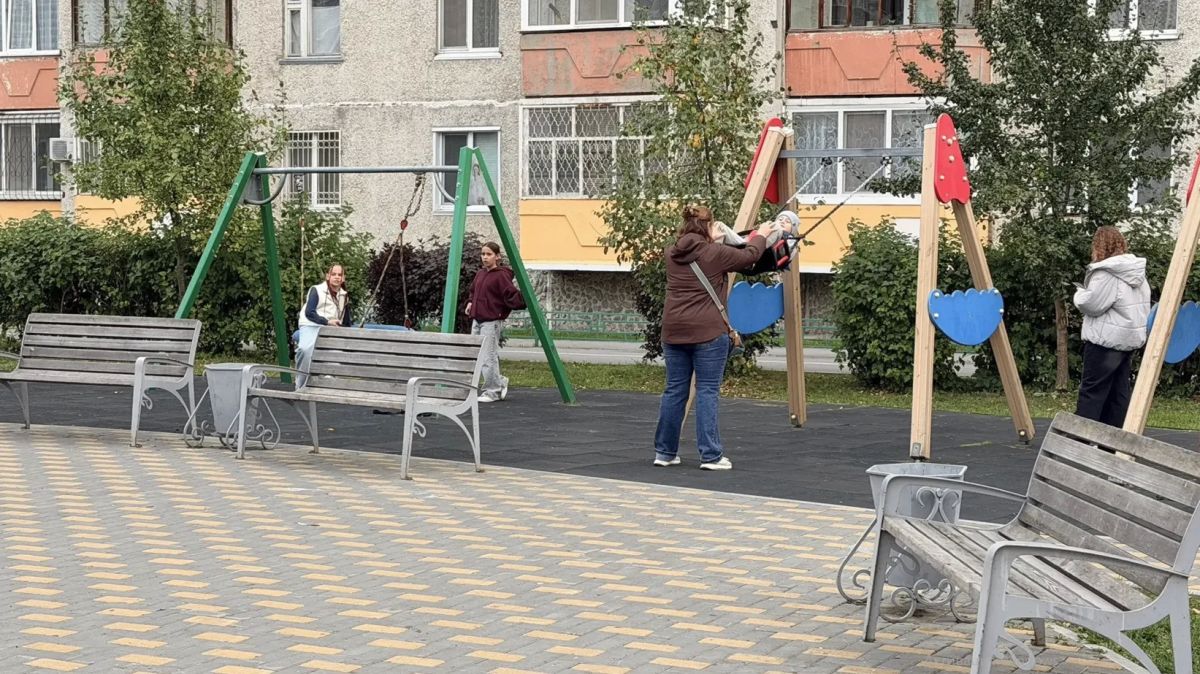 В Восточном административном округе Тюмени после планового ремонта открылся сквер Семейный, расположенный на пересечении улиц Широтной, 129 и Моторостроителей, 14 В Восточном административном округе Тюмени после планового ремонта открылся сквер Семейный, расположенный на пересечении улиц Широтной, 129 и Моторостроителей, 14