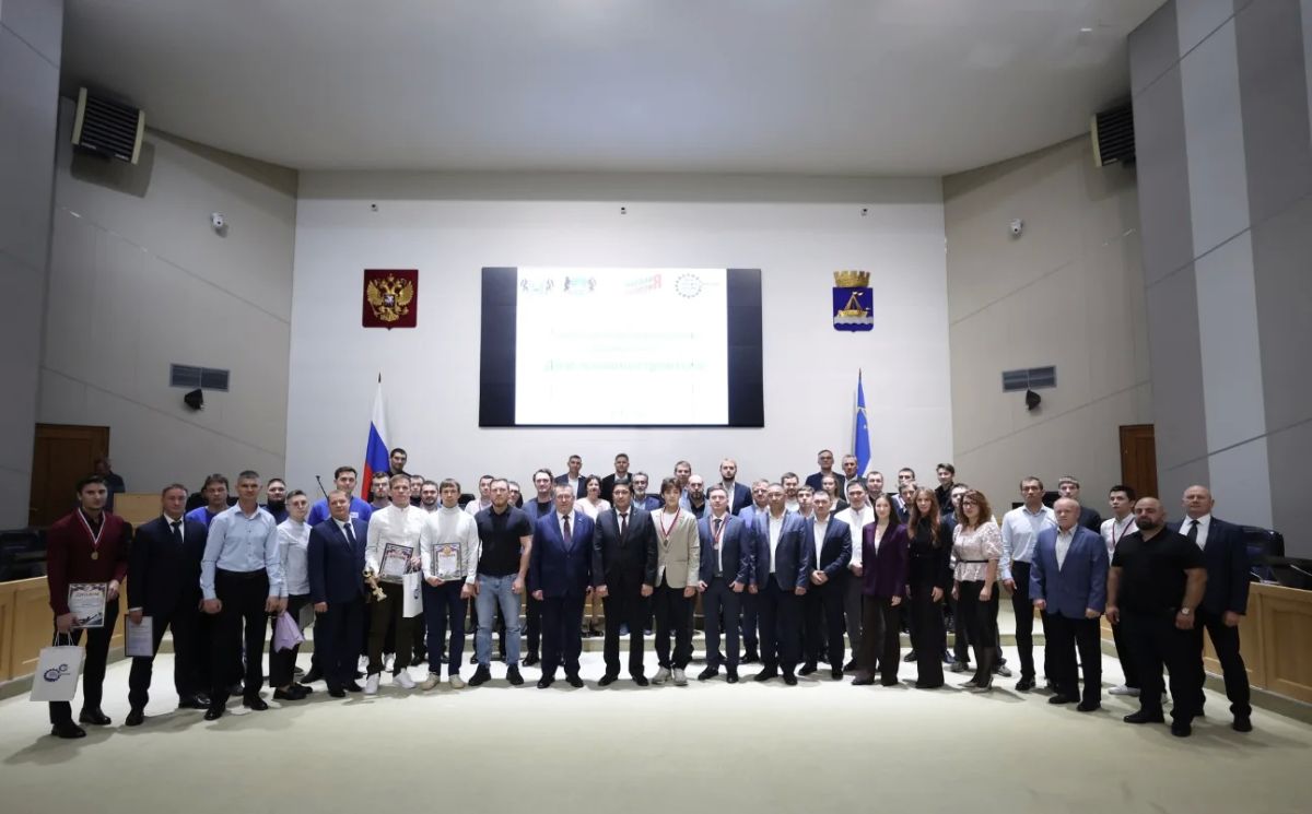 С наступающим, машиностроители! С наступающим, машиностроители!