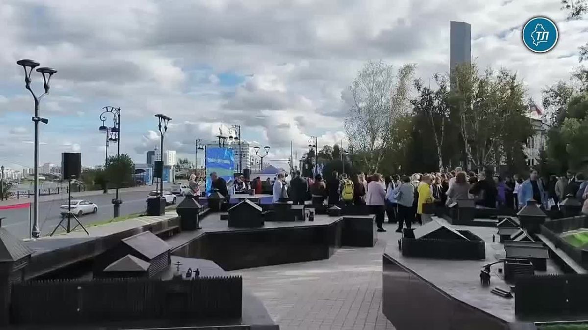 Бронзовый макет тюменского острога открыли на Исторической площади