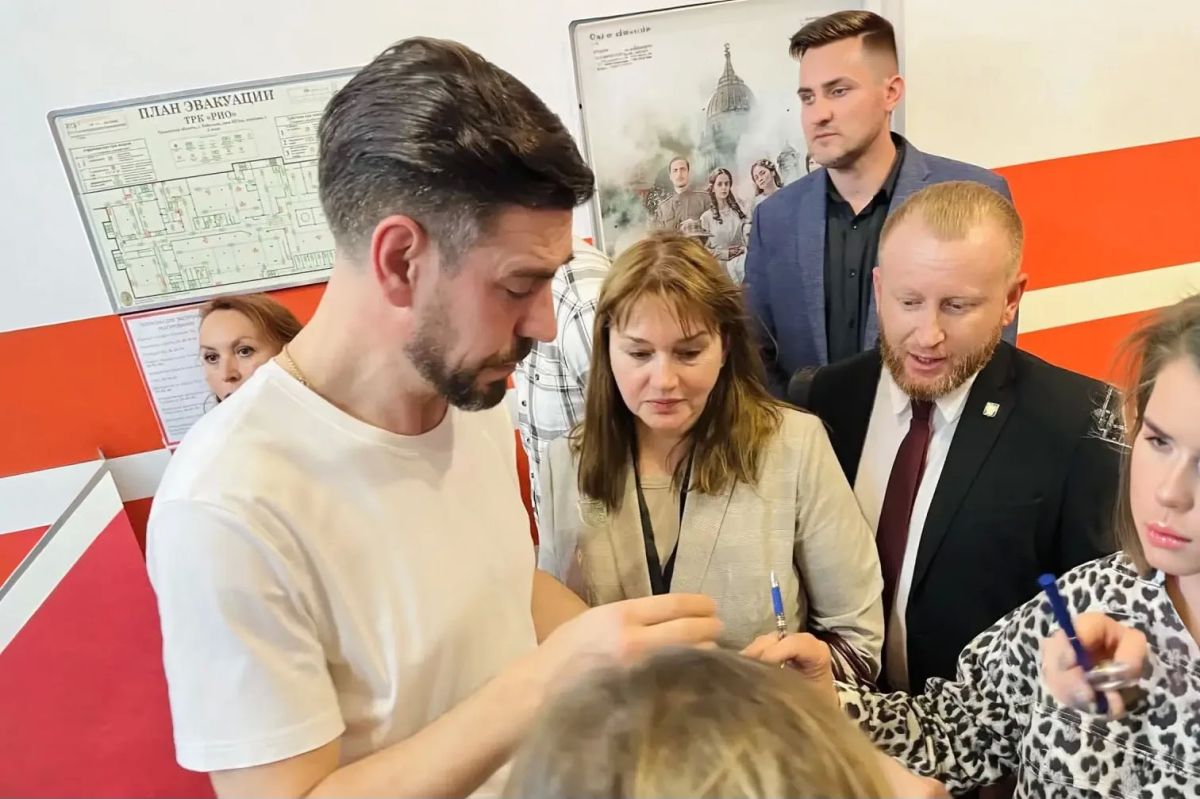 Сегодня фильм «Романовы: преданность и предательство» вышел на широкий экран. Тобольск – вместе со всей страной на премьере: аншлаг, билеты раскуплены Сегодня фильм «Романовы: преданность и предательство» вышел на широкий экран. Тобольск – вместе со всей страной на премьере: аншлаг, билеты раскуплены
