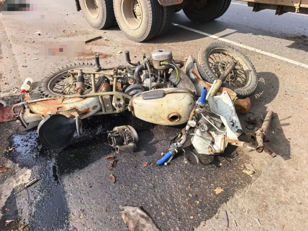Водитель и пассажир мотоцикла погибли в ДТП в Армизонском округе Мотоцикл «Урал» и «КамАЗ» столкнулись на Ул Шоссейной в селе Армизонском Водитель и пассажир мотоцикла погибли в ДТП в Армизонском округе Мотоцикл «Урал» и «КамАЗ» столкнулись на Ул Шоссейной в селе Армизонском