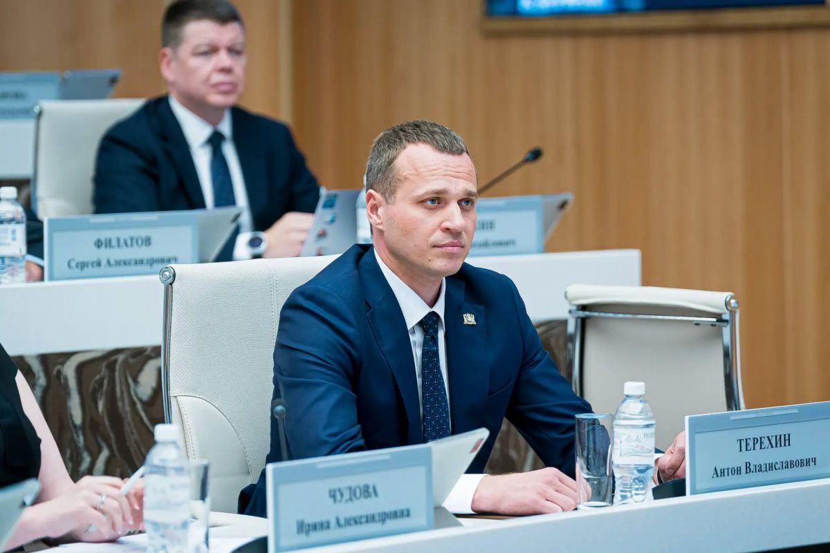 Руслан Кухарук: Начали заседание Правительства Югры с важного кадрового решения Руслан Кухарук: Начали заседание Правительства Югры с важного кадрового решения