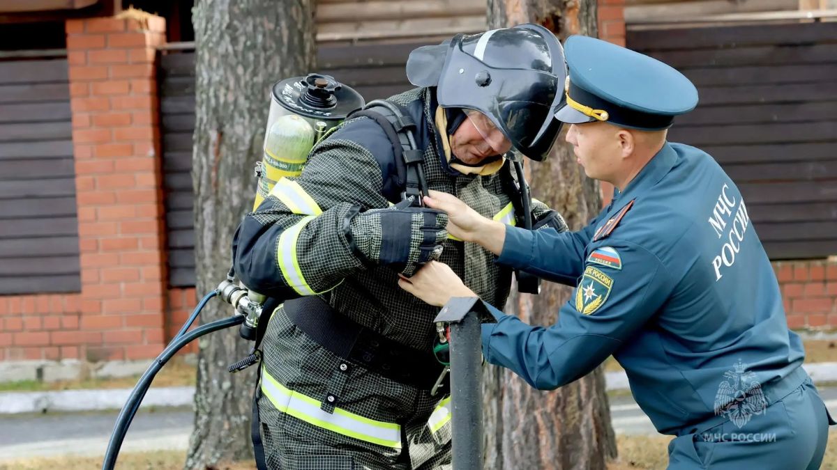 Испытания огнём и водой!. На базе Тюменского учебного центра ФПС МЧС России состоялось инструкторско - методическое занятие для руководителей федеральных органов исполнительной власти и правоохранительных органов... Испытания огнём и водой!. На базе Тюменского учебного центра ФПС МЧС России состоялось инструкторско - методическое занятие для руководителей федеральных органов исполнительной власти и правоохранительных органов...