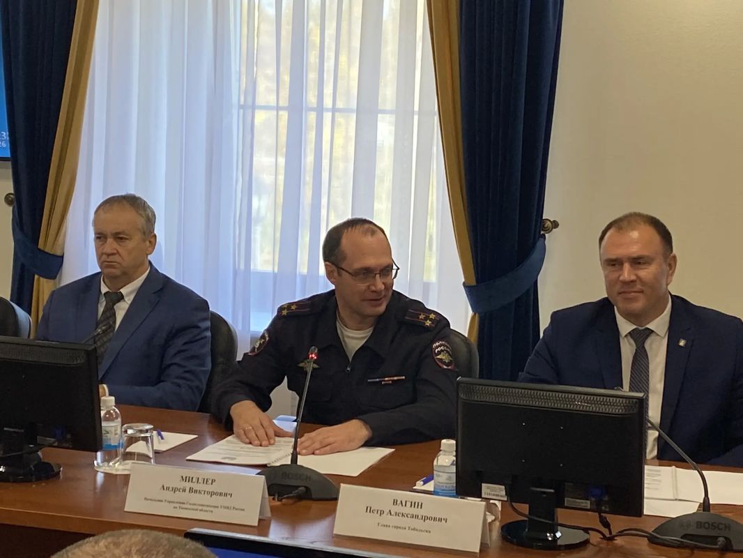 В Тобольске сегодня проходят мероприятия по безопасности дорожного движения с участием Главы города Петра Вагина, начальника Управления Госавтоинспекции Андрея Миллера, Главы Тобольского муниципального округа Андрея... В Тобольске сегодня проходят мероприятия по безопасности дорожного движения с участием Главы города Петра Вагина, начальника Управления Госавтоинспекции Андрея Миллера, Главы Тобольского муниципального округа Андрея...