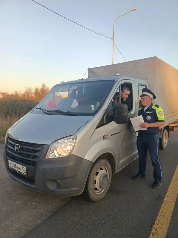 Два наряда специализированного взвода полка ДПС Госавтоинспекции Тюменской области несут службу на аварийных участках федеральной автодороги Тюмень-Ханты-Мансийск в Тобольском округе Два наряда специализированного взвода полка ДПС Госавтоинспекции Тюменской области несут службу на аварийных участках федеральной автодороги Тюмень-Ханты-Мансийск в Тобольском округе