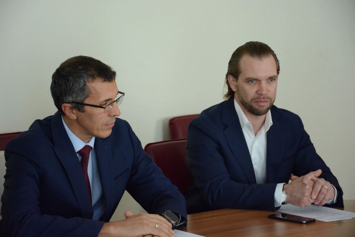 В Тюмени зарегистрировали избранных депутатов областной Думы по двум одномандатным округам В Тюмени зарегистрировали избранных депутатов областной Думы по двум одномандатным округам