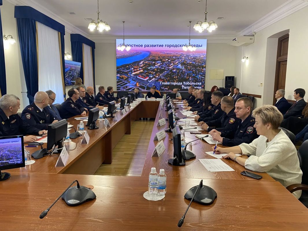 В Тобольске сегодня проходят мероприятия по безопасности дорожного движения с участием Главы города Петра Вагина, начальника Управления Госавтоинспекции Андрея Миллера, Главы Тобольского муниципального округа Андрея... В Тобольске сегодня проходят мероприятия по безопасности дорожного движения с участием Главы города Петра Вагина, начальника Управления Госавтоинспекции Андрея Миллера, Главы Тобольского муниципального округа Андрея...