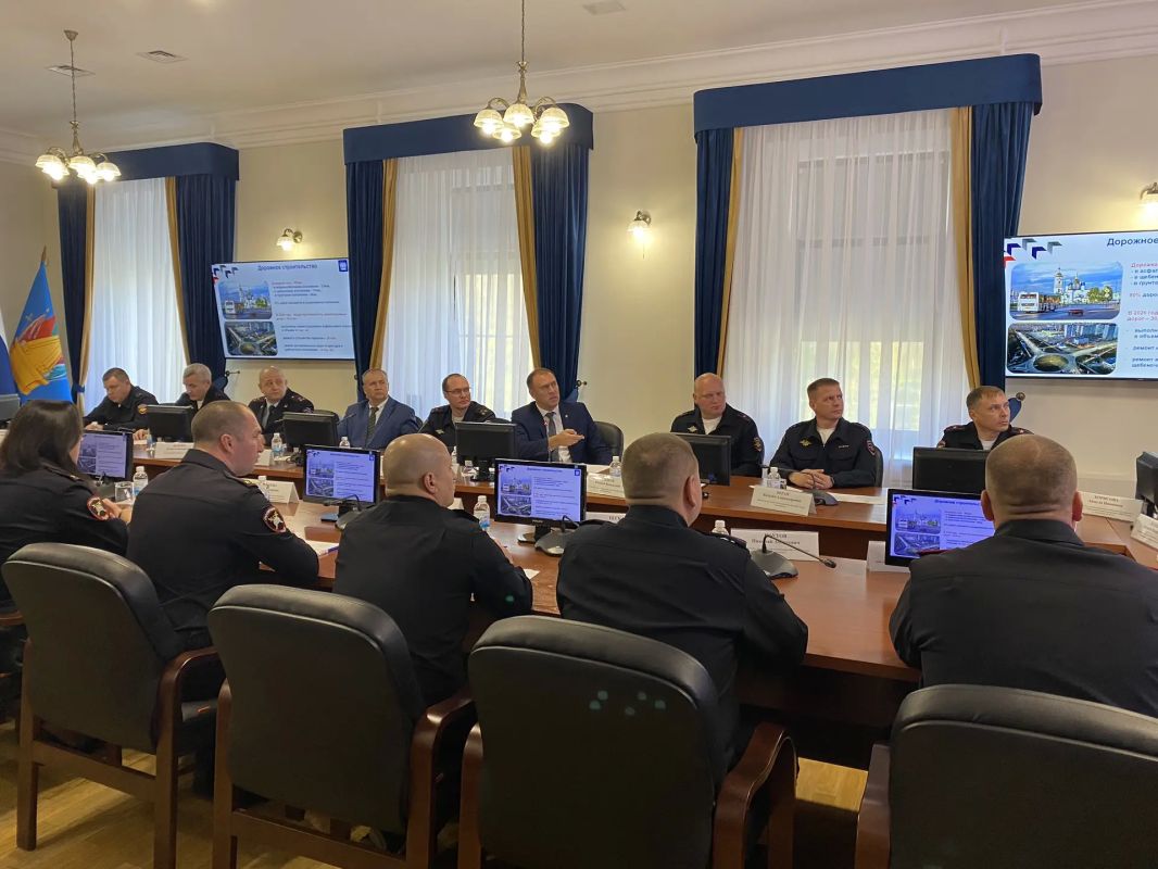 В Тобольске сегодня проходят мероприятия по безопасности дорожного движения с участием Главы города Петра Вагина, начальника Управления Госавтоинспекции Андрея Миллера, Главы Тобольского муниципального округа Андрея...