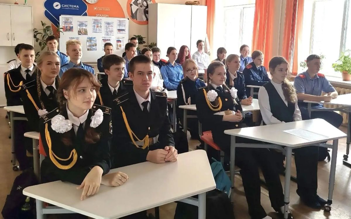 Учащиеся школ Котласа стали участниками телемоста в честь воссоединения Донбасса с Россией Учащиеся школ Котласа стали участниками телемоста в честь воссоединения Донбасса с Россией