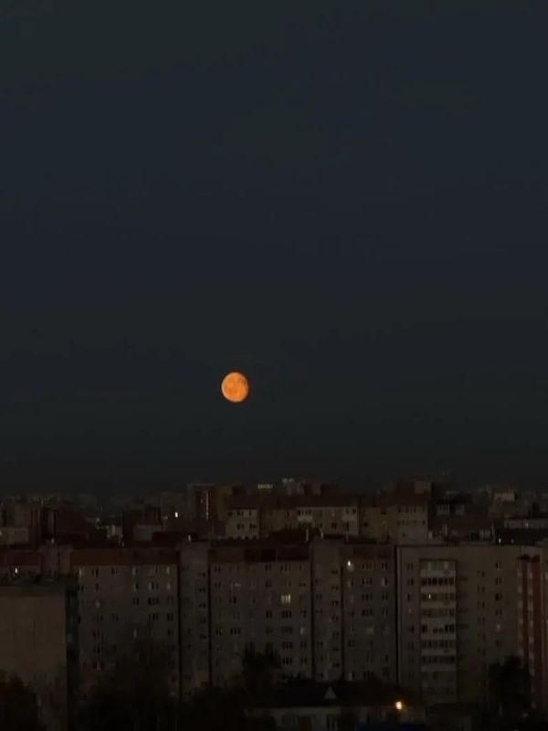 Луна минувшей ночью порадовала своей красотой Луна минувшей ночью порадовала своей красотой