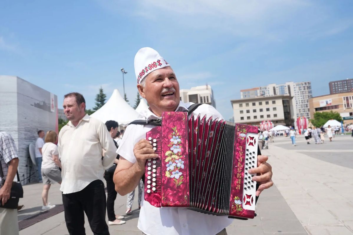 Максим Афанасьев: Уважаемые представители старшего поколения Тюмени! Максим Афанасьев: Уважаемые представители старшего поколения Тюмени!