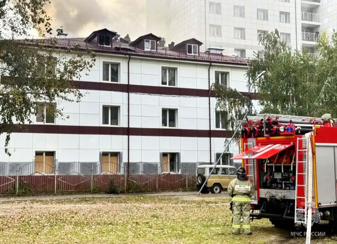 В Тюмени ликвидируют пожар на улице Олимпийская В Тюмени ликвидируют пожар на улице Олимпийская