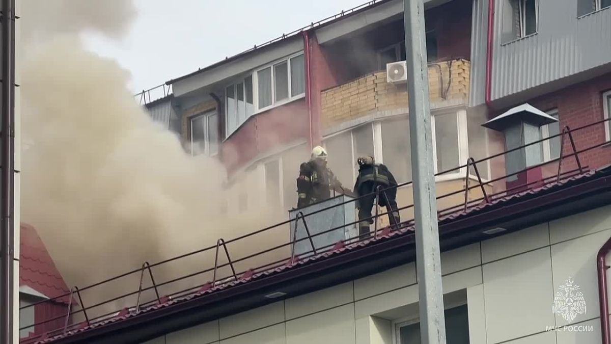 В Тюмени ликвидируют пожар на улице Олимпийская