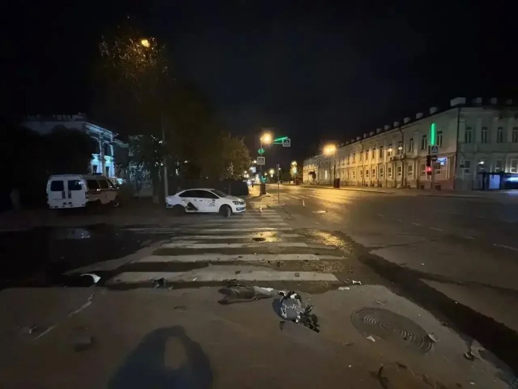 Почти ничего не осталось от того мотоцикла после ночной аварии в центре Почти ничего не осталось от того мотоцикла после ночной аварии в центре