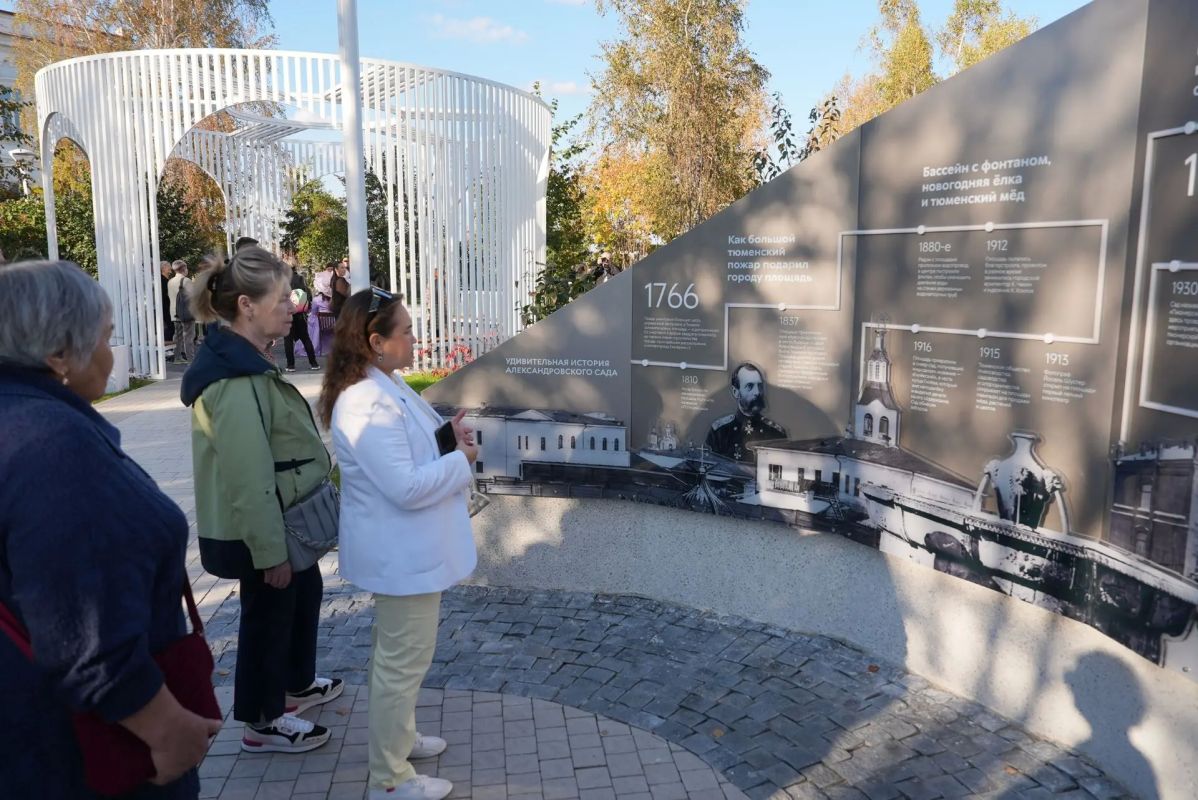 Под звуки духового оркестра в Тюмени открыли обновлённую площадь Борцов Революции Под звуки духового оркестра в Тюмени открыли обновлённую площадь Борцов Революции