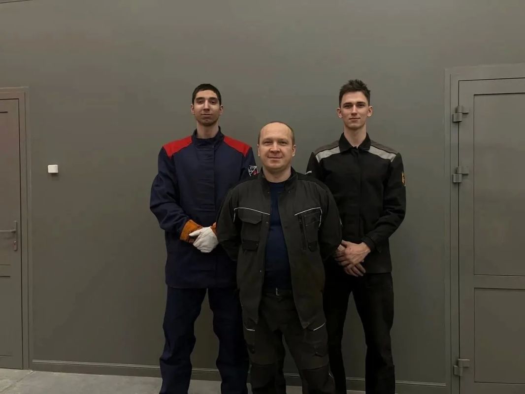 Мастер своего дела . Сегодня - День среднего профессионального образования, праздник всех, кто трудится в системе СПО Мастер своего дела . Сегодня - День среднего профессионального образования, праздник всех, кто трудится в системе СПО