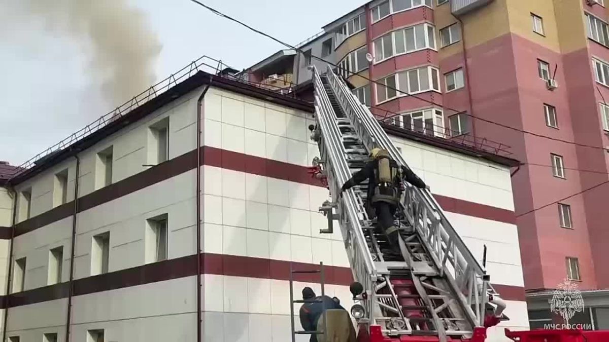 В Тюмени тушат пожар на улице Олимпийской