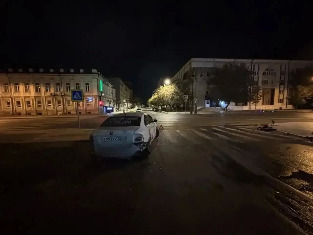Огненная авария в Тюмени: байкер сбежал после столкновения Огненная авария в Тюмени: байкер сбежал после столкновения