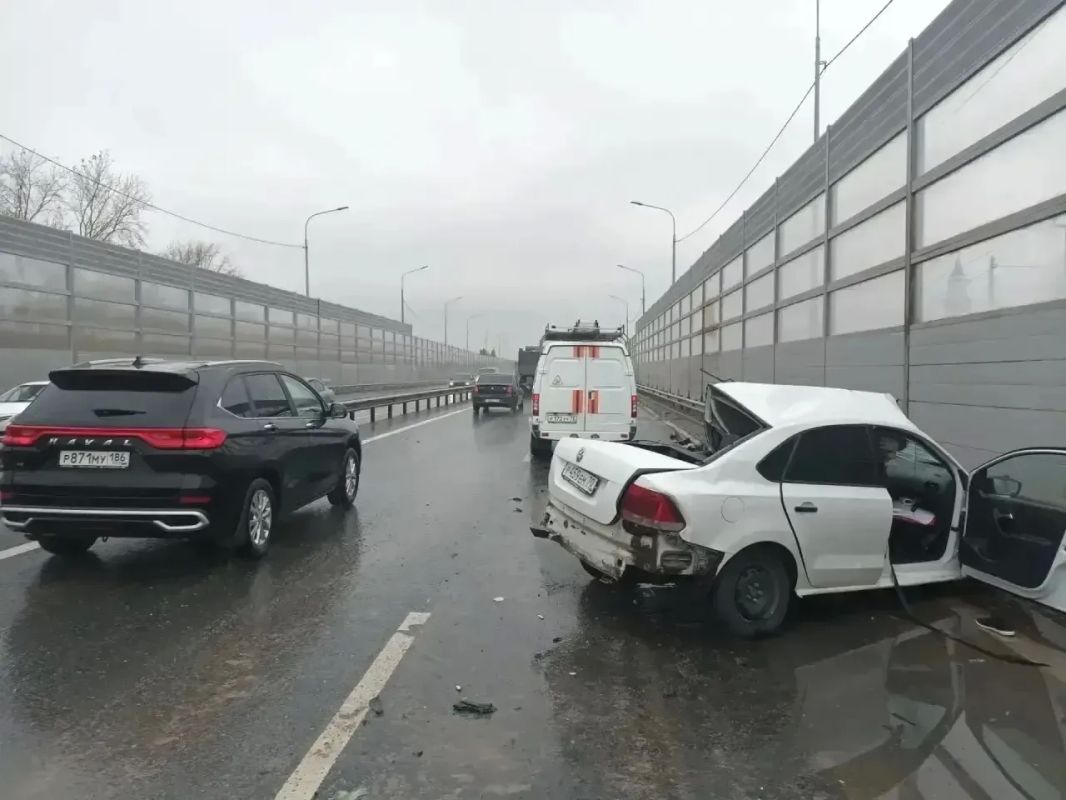 На автодороге Тюмень — Омск ДТП погиб водитель — мокрая дорога привела к трагедии На автодороге Тюмень — Омск ДТП погиб водитель — мокрая дорога привела к трагедии