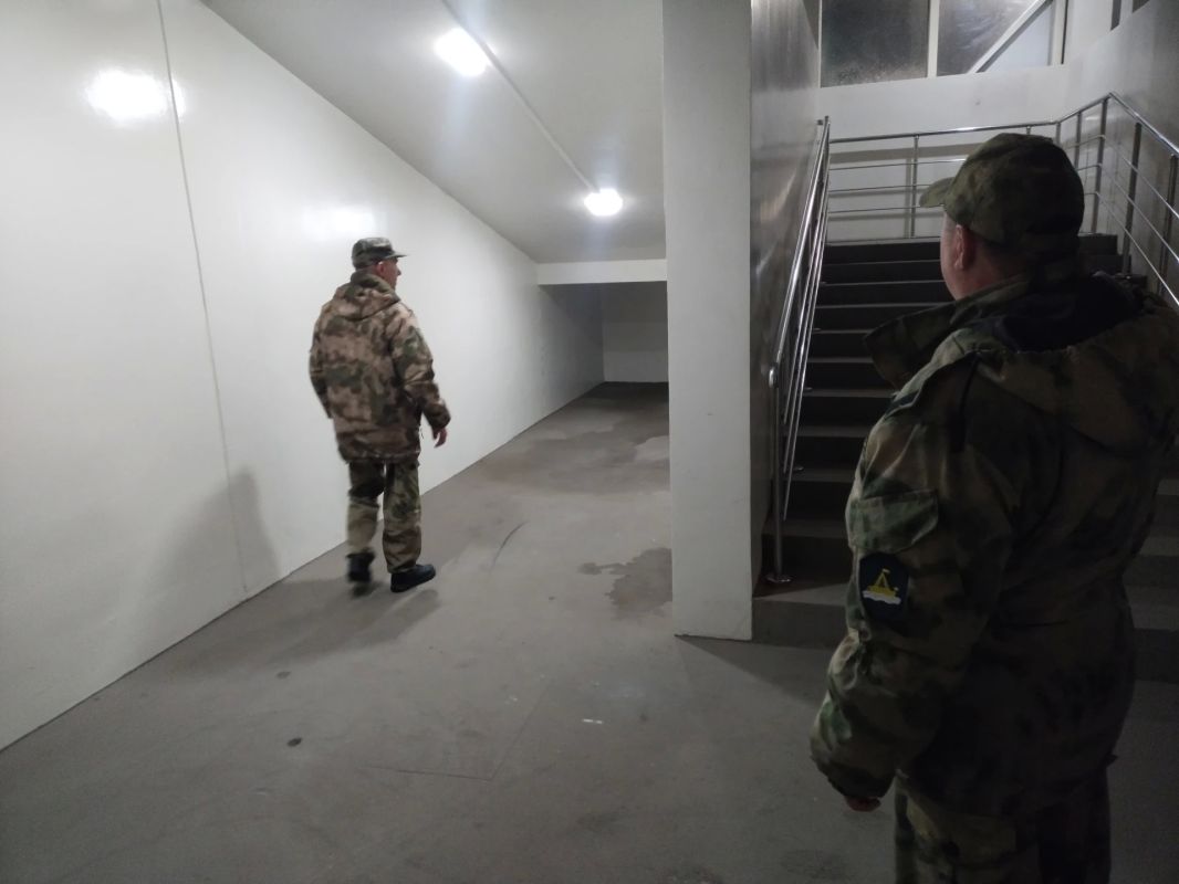 Патрулирование усилено В связи с участившимися фактами вандализма, порчи имущества и нарушениями санитарно-эпидимиологических норм сотрудники службы безопасности МБУ «Тюменьгормост» проводят дополнительное патрулирование... Патрулирование усилено В связи с участившимися фактами вандализма, порчи имущества и нарушениями санитарно-эпидимиологических норм сотрудники службы безопасности МБУ «Тюменьгормост» проводят дополнительное патрулирование...