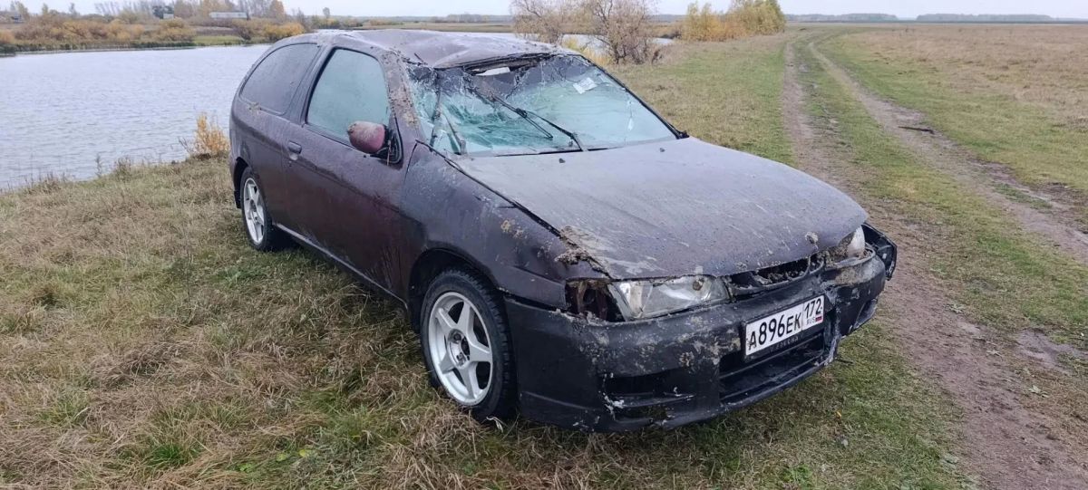 «Ниссан» опрокинулся в реку в Казанском округе «Ниссан» опрокинулся в реку в Казанском округе