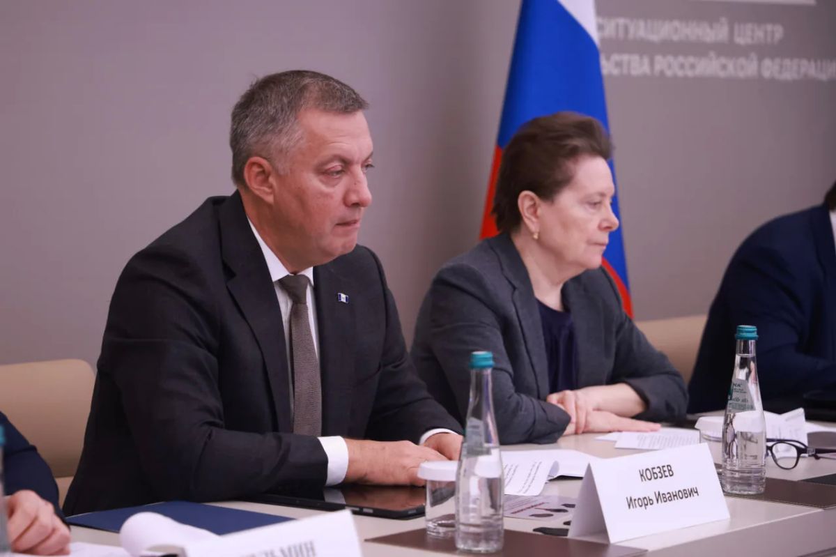 Александр Новак провел совещание по ситуации на топливном рынке Александр Новак провел совещание по ситуации на топливном рынке