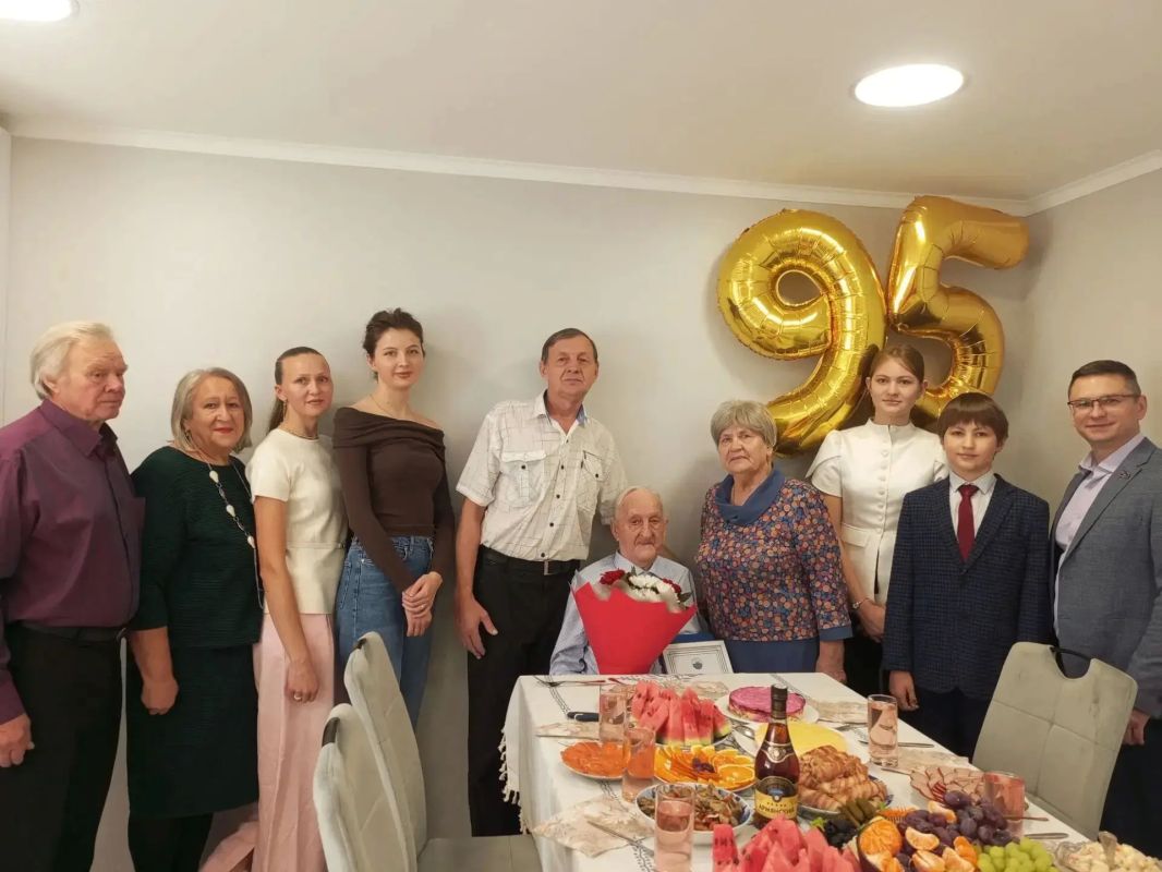Сегодня, 7 октября, Николаю Филипповичу Колодяжину, ветерану Великой Отечественной войны (участнику трудового фронта), исполнилось 95 лет Сегодня, 7 октября, Николаю Филипповичу Колодяжину, ветерану Великой Отечественной войны (участнику трудового фронта), исполнилось 95 лет