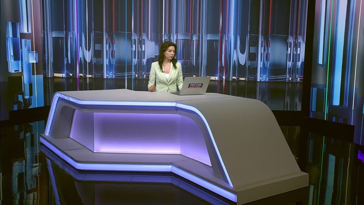 Чистота – лучшая красота. Тюменскую набережную приводят в порядок после аномального паводка - Специалисты очищают тротуары, лестницы, откосы и парапеты, проводят дезинфекцию