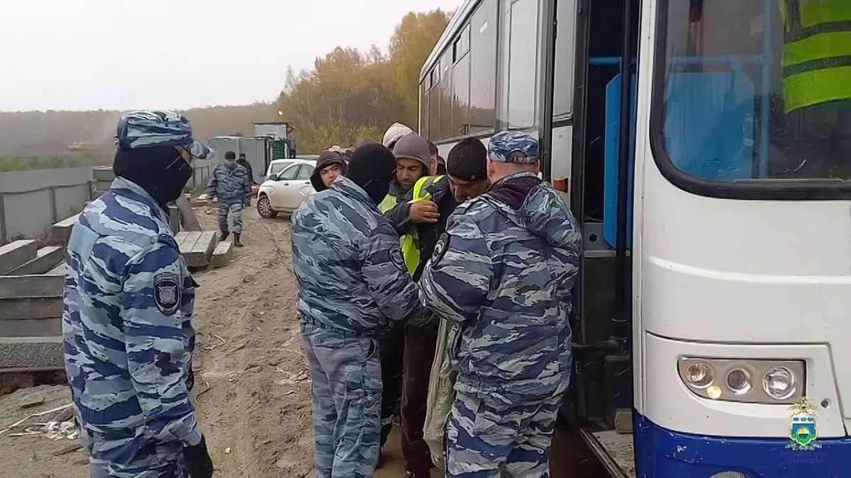 В Тюмени сотрудники отдела иммиграционного контроля УВМ УМВД России по Тюменской области совместно с участковыми уполномоченными полиции в рамках оперативно-профилактического мероприятия «Нелегал» проверили один из...