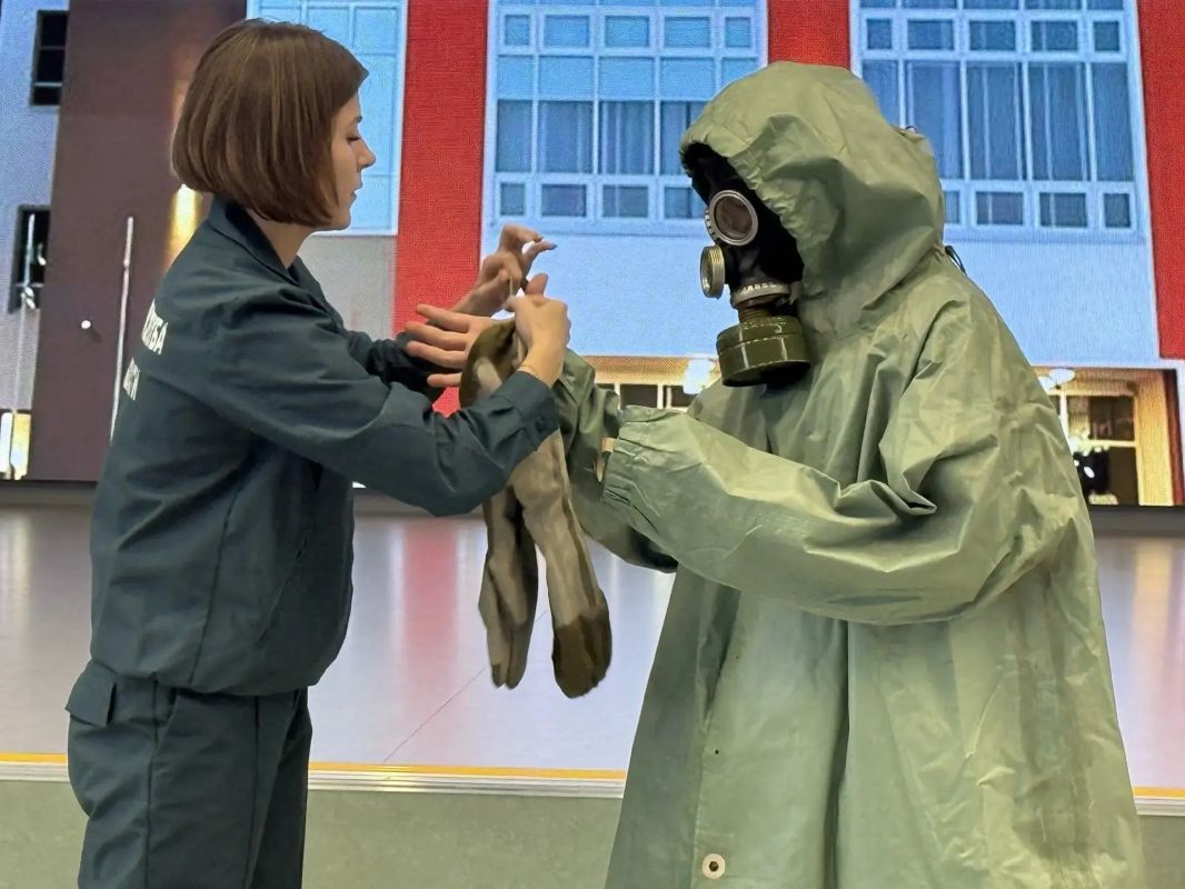 ЗНАТЬ, УМЕТЬ, ДЕЙСТВОВАТЬ: УРОК ГРАЖДАНСКОЙ ОБОРОНЫ ЗНАТЬ, УМЕТЬ, ДЕЙСТВОВАТЬ: УРОК ГРАЖДАНСКОЙ ОБОРОНЫ