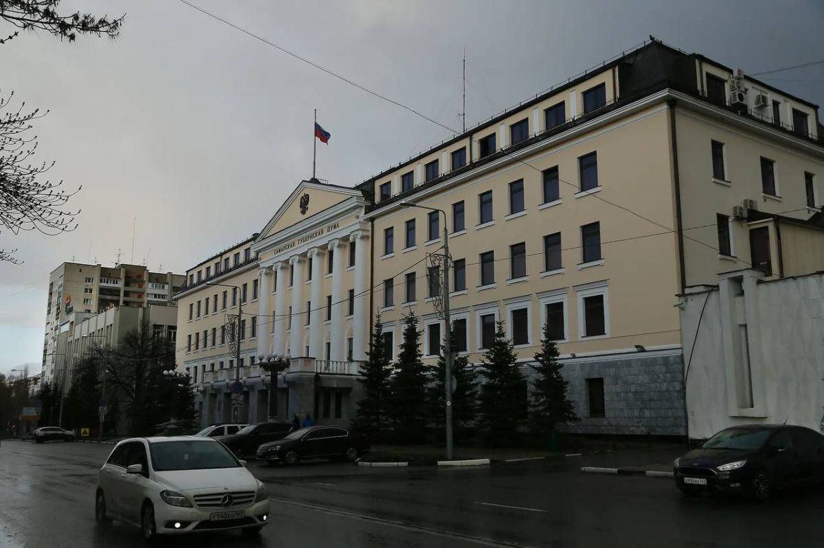 Догуливай, губерния!. Когда и почему дума Самарской области стала «губернской» Председатель Самарской губернской думы (СГД) нового созыва и лидер фракции «Единой России» в областном парламенте Екатерина Кузьмичева предложила...