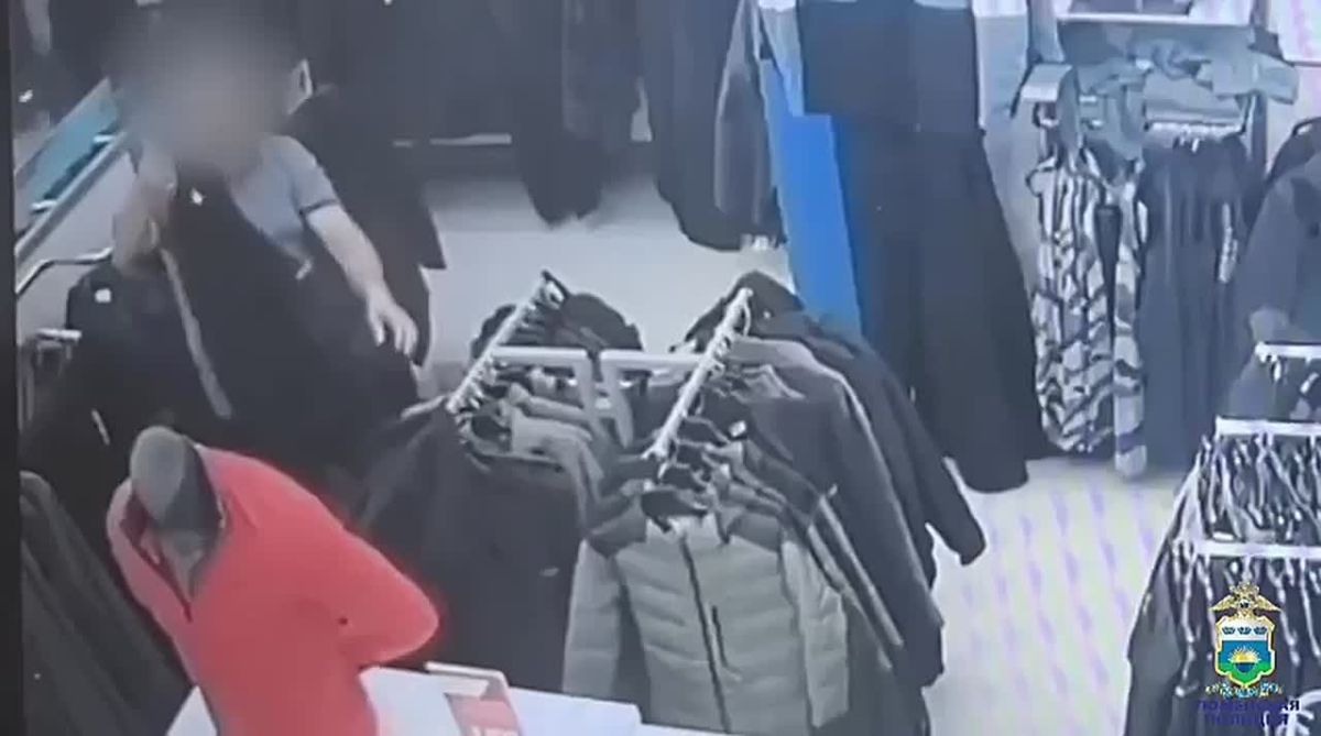 Накануне в полицию Тюмени поступило заявление от представителя магазина спортивных товаров, расположенного по улице Тимофея Чаркова, который сообщил о краже носимых вещей из торгового зала